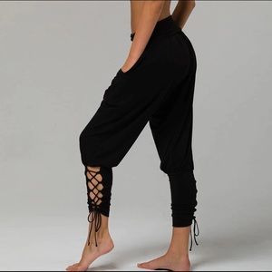 Boho Criss-Cross Yoga Pants✨